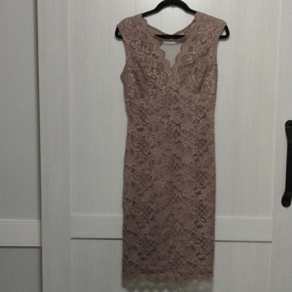Candalate dress sz M color créam tan lace in good condition
